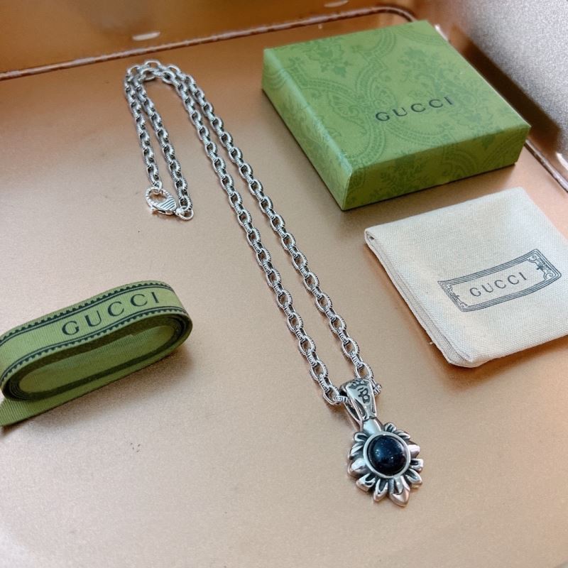 G*u*i necklaces